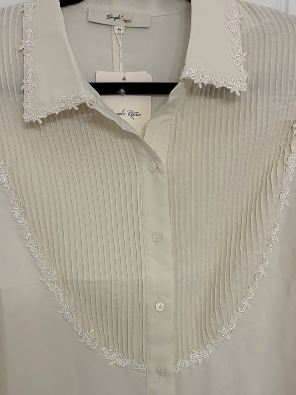 Simple Retro Rare Ivory Lace-Trim Pleated Button-Down Blouse XS